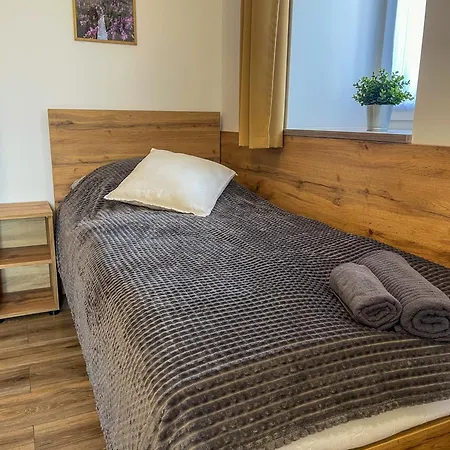 Csorgo Vendeghaz * Felsodobsza