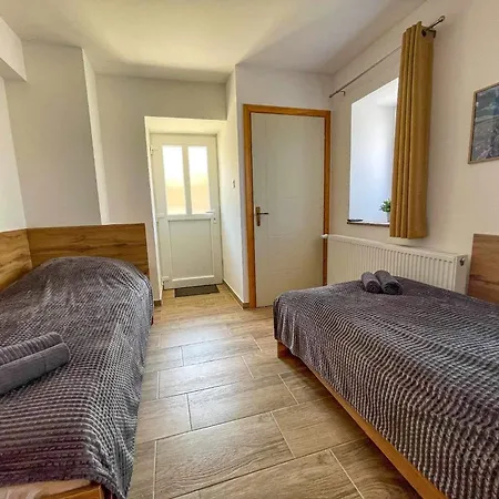 Csorgo Vendeghaz * Felsodobsza